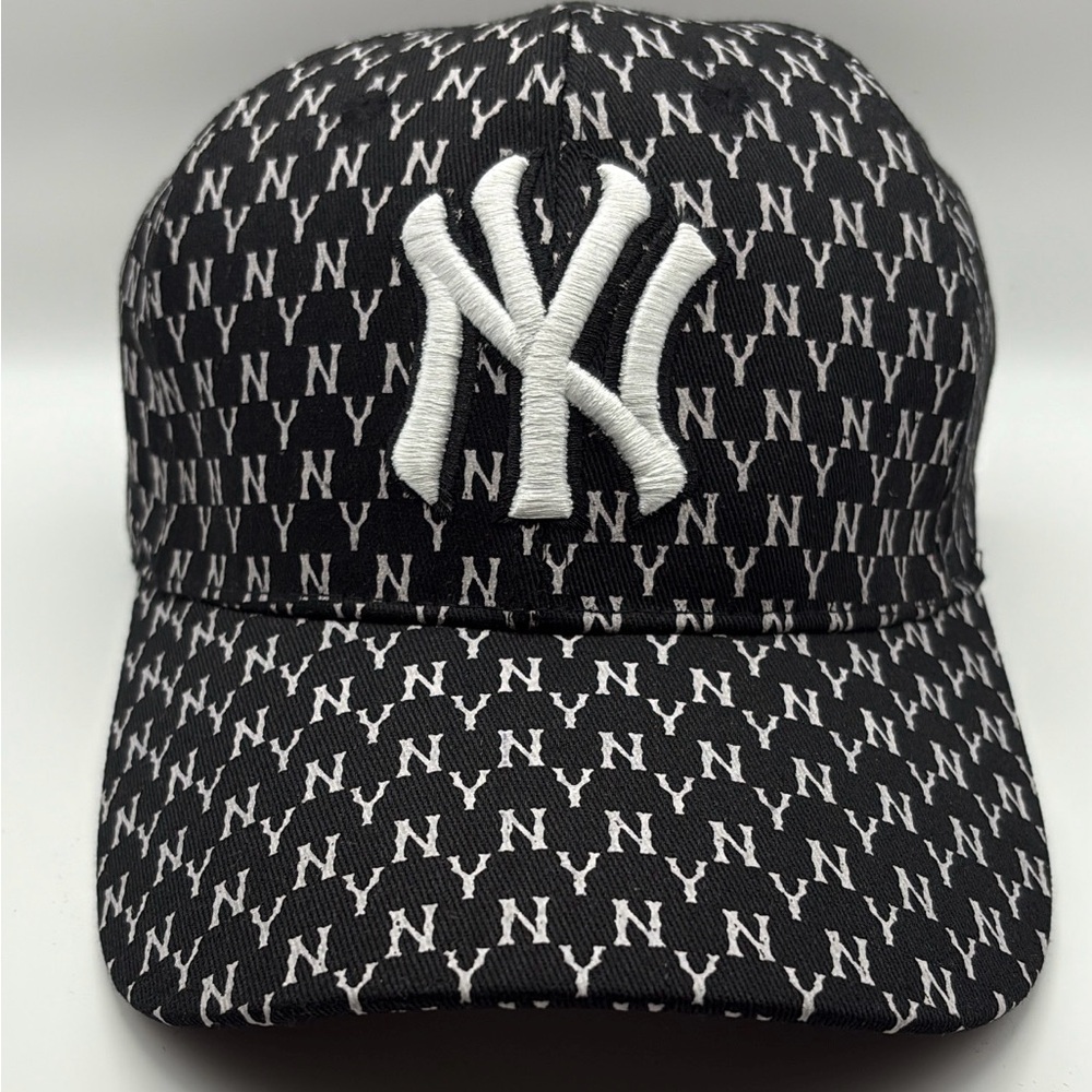 Black and White NY Yankees Monogram Logo Cap
